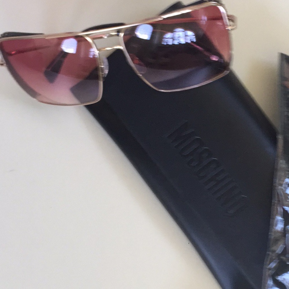 Moschino Oversized Sunglasses - Picture 10 of 12